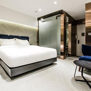 Deluxe Double Room Bath
